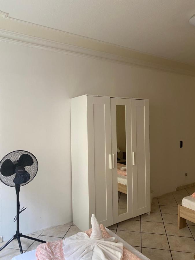 Central Shared Apartment, Friesenplatz Köln Ngoại thất bức ảnh